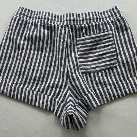 Blue and white striped loose fitting shorts - Picture 2 of 3